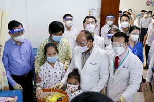 Chủ tịch nước thăm, tặng quà cho bệnh nhi tại Bệnh viện Nhi đồng TP.HCM 