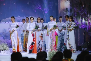 Rực rỡ đêm khai mạc Lễ hội áo dài 2022