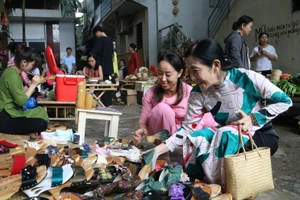 Để cho đôi guốc mộc sống đời dài thêm