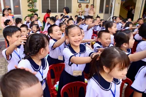 Trường học TP.HCM rộn ràng ngày hội 'Em vào lớp 1'