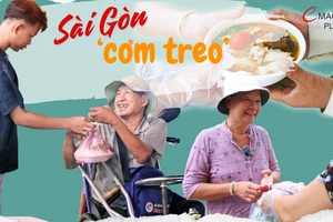 Sài Gòn ‘cơm treo bún treo’ đây!