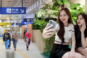 Check-in quán cà phê dưới lòng đất: Trải nghiệm mới tại ga metro Nhà hát Thành phố
