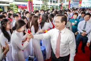 Chủ tịch TP.HCM Nguyễn Văn Được dự lễ khai giảng năm học mới