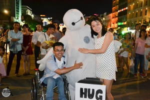 'Ôm' hướng về người khuyết tật