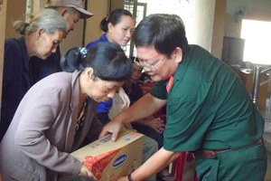 'Thêm 1 kí gạo, cân đường là chúng tôi bớt đi một nỗi lo Tết'