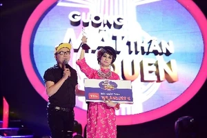 Hòa Minzy hát cải lương cực ngọt khiến Hoài Linh ngỡ ngàng