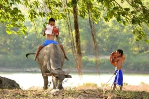 Trở về tuổi thơ với bộ ảnh 'Trẻ mục đồng xứ Nghệ'