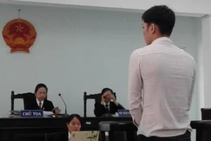 Nhỏ trộm gà, xa nhà trộm bia