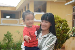 Trại giam Đắk Trung, những người còn ở lại - Kỳ 2: Theo mẹ vào tù