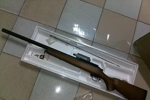 Nam thanh niên mua bán ma túy, giữ súng hơi ở khách sạn