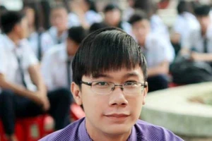 Thầy giáo 9x chế bài hát đủ 41 học sinh trong lớp