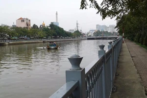 Phát hiện thi thể một người đàn ông trên kênh Nhiêu Lộc