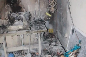 Hai cha con ngủ dậy mới biết nhà mình vừa... bị cháy