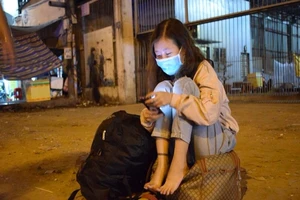 Chùm ảnh: 'Tết đến rồi, em chỉ muốn về nhà thôi!'