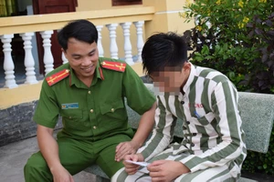 Tết ở trại giam: “Con chưa về, nhà chưa có Tết!“