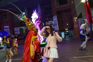 Tôn Ngộ Không đại náo đường hoa Nguyễn Huệ ngày đầu năm