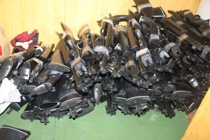 Kiện hàng súng trường ngụy trang trong vỏ bọc máy tiện