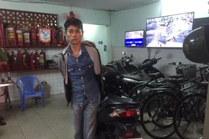 Cướp giật điện thoại gặp kẹt xe còn đụng ngay đặc nhiệm