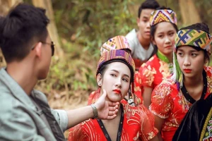 Teen xứ Nghệ làm bộ ảnh lên án nạn buôn người 