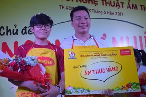 Chàng trai 'Vua bếp' làng báo năm 2017 là ai?