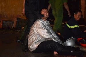 Chữa cháy trong cảng Sài Gòn: “Mai em thi Hóa, Lý” 