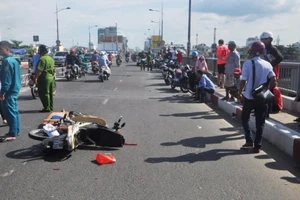 Xe tông mạnh, 1 phụ nữ chấn thương mặt, ngất xỉu