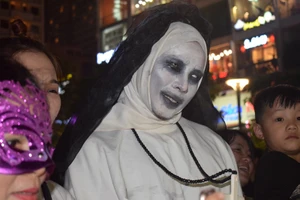 Những màn hóa trang 'ghê rợn' trong đêm Halloween