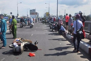 Công an quận 4 tìm chủ xe máy trong vụ tai nạn