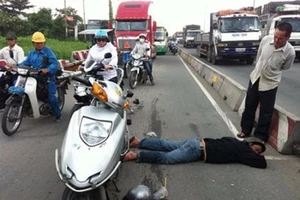 Muốn làm người tốt lắm mà sợ làm ơn mắc oán