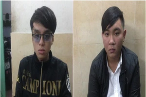 Hình sự bắt 2 người thủ súng đạn đi đòi nợ