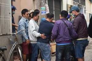 Tên cướp gài điện,tử thủ trong nhà dân ở quận Tân Bình 