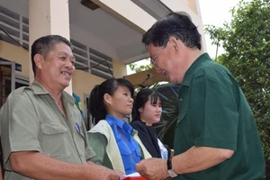 'Nghèo là định mệnh rồi, buồn có thoát nghèo hông?'