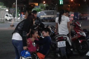 Mùng 2 Tết: Ga Sài Gòn tấp nập người... về quê đón xuân