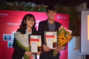 2 sinh viên Việt Nam trở thành đại sứ bang Nam Úc 2017