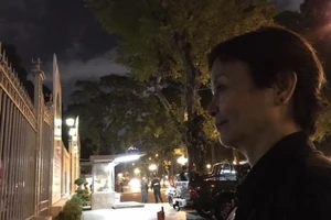 Người dân khắp nơi về viếng bác Sáu Khải xuyên đêm 