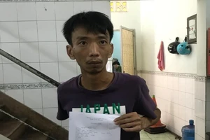 Giật hụt điện thoại, kẻ cướp giật đạp văng cô gái