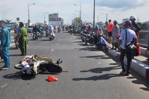 Công an quận 4 tìm chủ sở hữu xe máy vụ tai nạn nghiêm trọng