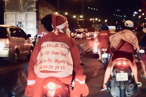 Cười 'rụng rốn' xem các 'thánh' thả thính kiếm bồ đêm bão