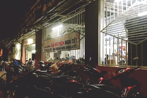 Người Sài Gòn chen chúc đi ăn cá kèo đầu năm