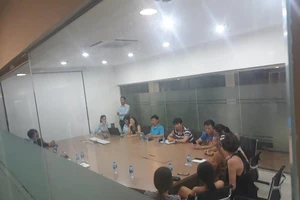 Dân Galaxy 9 họp khẩn, yêu cầu công khai hình kẻ sàm sỡ bé gái