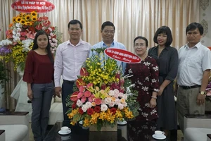 Hình ảnh 1 số đoàn tới thăm chúc mừng báo Pháp Luật TP.HCM