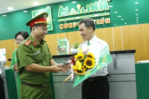 Tài xế Mai Linh được công an trao 49 triệu