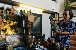 Lạc bước trong chợ đồ cổ chỉ mở ngày cuối tuần ở Bình Thạnh