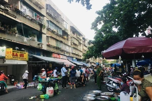 'Để khẩu trang rớt xuống miệng', suýt bị phạt 200.000