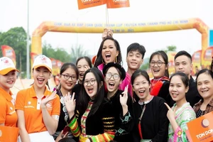 'Nhờ giải đua xe, chúng tôi lần đầu được gặp H’Hen Niê'