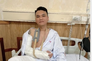 Khắc Việt đã được mổ đóng đinh, đang tạm dừng hoạt động