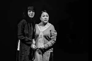 Nghệ sĩ quay quắt nhớ ánh đèn sân khấu...