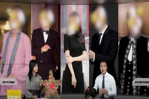 ‘Vựa muối’ Việt Phong mang đèn ông sao, gà sống lên bản tin thời sự