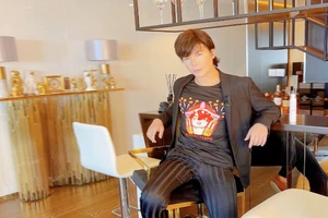 Người hâm mộ ngỡ ngàng với mái tóc dài của Nathan Lee