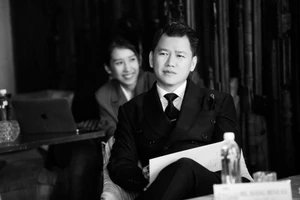 Nhà thiết kế Hoàng Minh Hà bị giật điện thoại, khẩn cấp cảnh báo mọi người